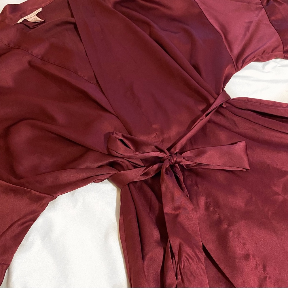 Victoria’s Secret Satin Robe - Picture 2 of 4